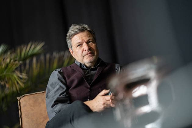 Former Federal Minister of Economics Robert Habeck on the campaign trail for the state election Green Party campaign event in Mainz Recording Podcast Habeck live , Mainz Rhineland-Palatinate Germany Hall 45 Event location