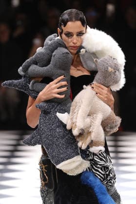 Entertainment Bilder des Tages PFW - Junya Watanabe Runway Models Walk Runway for the Junya Watanabe Fall 2026 Ready-to-Wear fashion show during Paris Fashion Week on March 7, 2026 in Paris, France. Photo by Alain-Gil Gonzalez ABACAPRESS.COM Paris France  Copyright: xGonzalezxAlain-Gil ABACAx