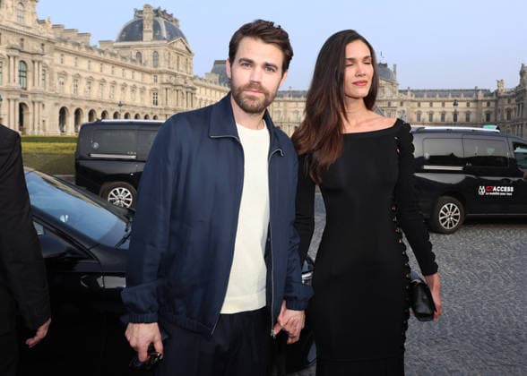 Paul Wesley and his partner Natalie Kuckenburg at the arrivals at the Elie Saab Womenswear Collection Prêt à Porter Fall Winter 2026 2027 show as part of Paris Fashion Week PFW at the Carrousel du Louvre, Paris, France, March 07, 2026 Denis Guignebourg Bestimage Arrivals at the Elie Saab Womenswear Fall Winter 2026 2027 show as part of Paris Fashion Week on March 07, 2026 in Paris, France Paris France  Copyright: xDenisxGuignebourgx xBestimagexDenisxGuignebourgx xBestimagex