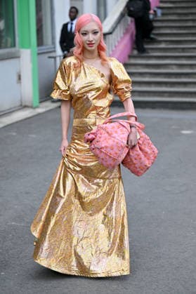 PFW Vivienne Westwood Outside Arrivals Mou Ruini arriving at the Vivienne Westwood show during Fashion Week in Paris, France on March 7, 2026. Photo by Julien Reynaud APS-Medias ABACAPRESS.COM Paris France  Copyright: xReynaudxJulien APS-Medias ABACAx