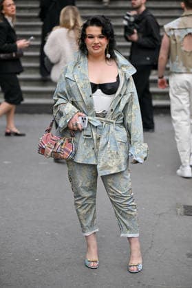 PFW Vivienne Westwood Outside Arrivals Lola Young arriving at the Vivienne Westwood show during Fashion Week in Paris, France on March 7, 2026. Photo by Julien Reynaud APS-Medias ABACAPRESS.COM Paris France  Copyright: xReynaudxJulien APS-Medias ABACAx