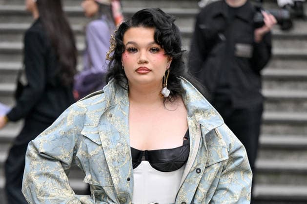 PFW Vivienne Westwood Outside Arrivals Lola Young arriving at the Vivienne Westwood show during Fashion Week in Paris, France on March 7, 2026. Photo by Julien Reynaud APS-Medias ABACAPRESS.COM Paris France  Copyright: xReynaudxJulien APS-Medias ABACAx