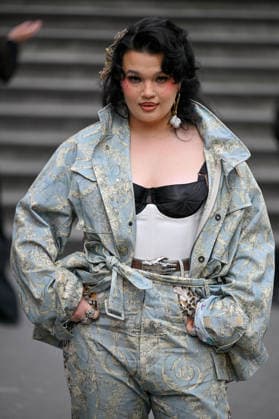 PFW Vivienne Westwood Outside Arrivals Lola Young arriving at the Vivienne Westwood show during Fashion Week in Paris, France on March 7, 2026. Photo by Julien Reynaud APS-Medias ABACAPRESS.COM Paris France  Copyright: xReynaudxJulien APS-Medias ABACAx