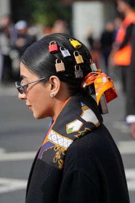 Entertainment Bilder des Tages Snehal Babani at the Arrivals at the Hermès Collection Femme Prêt à Porter Automne Hiver 2026 2027 fashion show as part of Paris Fashion Week PFW à la Caserne des Célestins Garde Républicaine, à Paris, FRance, le 7 mars 2026 Anne Sophie Guebey Bestimage Arrivals at the Hermès Ready to Wear Fall Winter 2026 2027 fashion show as part of Paris Fashion Week on March 07, 2026 in Paris, France Paris France  Copyright: xAnne-SophiexGuebeyx xBestimagexAnne-SophiexGuebeyx xBestimagex