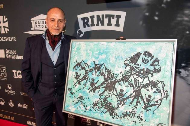 abb Erdogan Atalay with picture as guest at the Gala Dinner Award Ceremony at 10 Years Baltic Lights Night 2026 Celebrity Charity Sled Dog Race in favor of Welthungerhilfe at the Baltic Sea between Ahlbeck and Heringsdorf, Saturday 07 03 2026 in Heringsdorf MV Germany