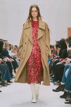 (260308) -- PARIS, March 8, 2026 -- A model presents a creation from the ready-to-wear Fall Winter 2026-2027 collections by Celine during the Paris Fashion Week in Paris, France, March 7, 2026. (MeetEurope Handout via Xinhua) FRANCE-PARIS-FASHION WEEK-CELINE WuxHuiwo 