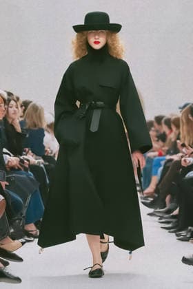 (260308) -- PARIS, March 8, 2026 -- A model presents a creation from the ready-to-wear Fall Winter 2026-2027 collections by Celine during the Paris Fashion Week in Paris, France, March 7, 2026. (MeetEurope Handout via Xinhua) FRANCE-PARIS-FASHION WEEK-CELINE WuxHuiwo 