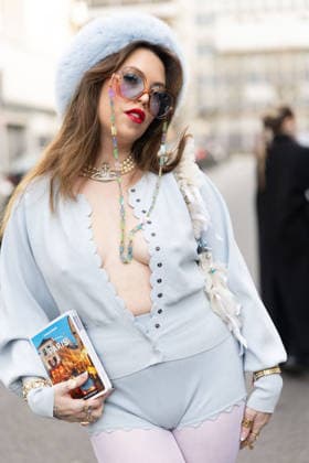 Guest aux arrivées au défilé Vivienne Westwood Collection Femme Prêt à Porter Automne Hiver 2026 2027 lors de la Fashion Week de Paris PFW au Grand Plateau, à Paris, France, le 7 mars 2026 Julien Sarkissian Bestimage Arrivals at the Vivienne Westwood fashion show as part of Paris Fashion Week Fall 2026 held at Césure on March 07, 2026 in Paris, France Paris France  Copyright: xJulienxSarkissianx xBestimagexJulienxSarkissianx xBestimagex