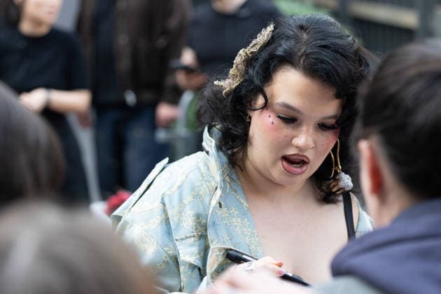 Lola Young at the Arrivals at the Vivienne Westwood Collection Prêt à Porter Automne Hiver 2026 2027 fashion show as part of Paris Fashion Week PFW at Grand Plateau, Paris, France, March 07, 2026 Julien Sarkissian Bestimage Arrivals at the Vivienne Westwood fashion show as part of Paris Fashion Week Fall 2026 held at Césure on March 07, 2026 in Paris, France Paris France  Copyright: xJulienxSarkissianx xBestimagexJulienxSarkissianx xBestimagex