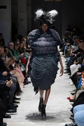 Comme des garcons Womenswear Collection Fall Winter 2026 2027 show as part of Paris Fashion Week PFW , in Paris, France, on March 07, 2026 Bestimage Runway during the Comme des garcons Womenswear Fall Winter 2026 2027 show as part of Paris Fashion Week on March 07, 2026 in Paris, France Paris France  Copyright: xAgencex xBestimagexAgencex xBestimagex