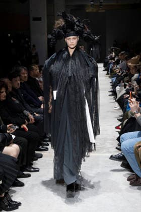 Comme des garcons Womenswear Collection Fall Winter 2026 2027 show as part of Paris Fashion Week PFW , in Paris, France, on March 07, 2026 Bestimage Runway during the Comme des garcons Womenswear Fall Winter 2026 2027 show as part of Paris Fashion Week on March 07, 2026 in Paris, France Paris France  Copyright: xAgencex xBestimagexAgencex xBestimagex