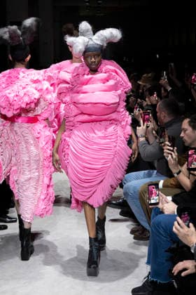 Comme des garcons Womenswear Collection Fall Winter 2026 2027 show as part of Paris Fashion Week PFW , in Paris, France, on March 07, 2026 Bestimage Runway during the Comme des garcons Womenswear Fall Winter 2026 2027 show as part of Paris Fashion Week on March 07, 2026 in Paris, France Paris France  Copyright: xAgencex xBestimagexAgencex xBestimagex