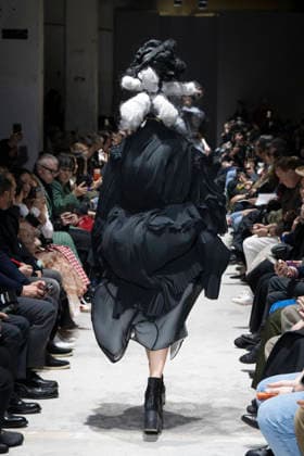 Comme des garcons Womenswear Collection Fall Winter 2026 2027 show as part of Paris Fashion Week PFW , in Paris, France, on March 07, 2026 Bestimage Runway during the Comme des garcons Womenswear Fall Winter 2026 2027 show as part of Paris Fashion Week on March 07, 2026 in Paris, France Paris France  Copyright: xAgencex xBestimagexAgencex xBestimagex