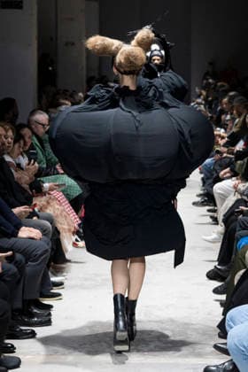 Comme des garcons Womenswear Collection Fall Winter 2026 2027 show as part of Paris Fashion Week PFW , in Paris, France, on March 07, 2026 Bestimage Runway during the Comme des garcons Womenswear Fall Winter 2026 2027 show as part of Paris Fashion Week on March 07, 2026 in Paris, France Paris France  Copyright: xAgencex xBestimagexAgencex xBestimagex