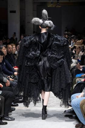 Comme des garcons Womenswear Collection Fall Winter 2026 2027 show as part of Paris Fashion Week PFW , in Paris, France, on March 07, 2026 Bestimage Runway during the Comme des garcons Womenswear Fall Winter 2026 2027 show as part of Paris Fashion Week on March 07, 2026 in Paris, France Paris France  Copyright: xAgencex xBestimagexAgencex xBestimagex