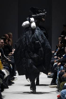 Comme des garcons Womenswear Collection Fall Winter 2026 2027 show as part of Paris Fashion Week PFW , in Paris, France, on March 07, 2026 Bestimage Runway during the Comme des garcons Womenswear Fall Winter 2026 2027 show as part of Paris Fashion Week on March 07, 2026 in Paris, France Paris France  Copyright: xAgencex xBestimagexAgencex xBestimagex