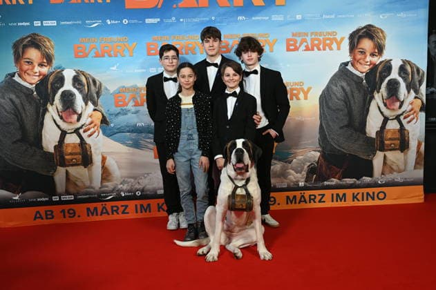 Cast Mael Gallati, Lino Good, Maxim Kämpf, Alma Büchenbacher, Paco von Wyss as Georg, St. Bernard Barry comes to the film premiere of Mein Freund Barry at the Cinedom in Cologne