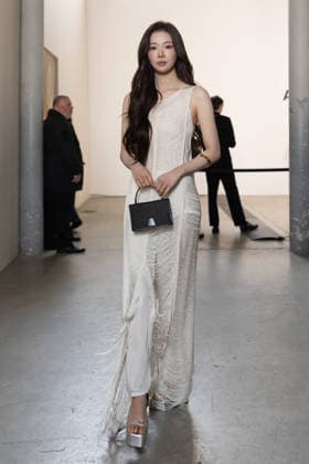 Lee Si an au Front Row du défilé Akris Collection Femme Prêt à Porter Automne Hiver 2026 2027 lors de la Fashion Week de Paris PFW au palais de Tokyo, à Paris, France, le 8 mars 2026 Julien Sarkissian Bestimage Front Row at the Akris Womenswear Fall Winter 2026 2027 show as part of Paris Fashion Week on March 08, 2026 in Paris, France  Copyright: xJulienxSarkissianx xBestimagexJulienxSarkissianx xBestimagex