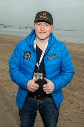 abb Joey Kelly on a Sunday walk on the beach at the Baltic Sea, at 10 years Baltic Lights 2026 celebrity charity sled dog race in favor of Welthungerhilfe at the Baltic Sea between the sea bridge Ahlbeck and the sea bridge Heringsdorf ,Saturday 07 03 2026 in Heringsdorf MV Germany