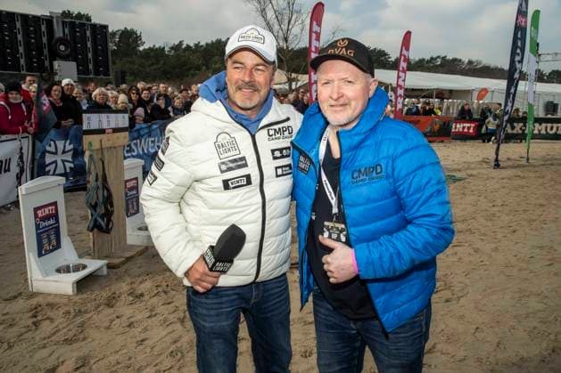 abb Till Demtroeder and Joey Kelly on a Sunday walk on the beach at the Baltic Sea, at 10 years Baltic Lights 2026 celebrity charity sled dog race in favor of Welthungerhilfe at the Baltic Sea between the Seebruecke Ahlbeck and the Seebruecke Heringsdorf ,Saturday 07 03 2026 in Heringsdorf MV Germany