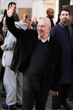 Le créateur Jean Paul Gaultier aux arrivals du défilé Jean Paul Gaultier Collection Femme Prêt à Porter Automne Hiver 2026 2027 lors de la Fashion Week de Paris PFW , à Paris, France, le 8 mars 2026 Olivier Borde Bestimage Arrivals at the Jean Paul Gaultier Womenswear Fall Winter 2026 2027 show as part of Paris Fashion Week on March 08, 2026 in Paris, France Paris France  Copyright: xDenisxGuignebourgx xBestimagexDenisxGuignebourgx xBestimagex