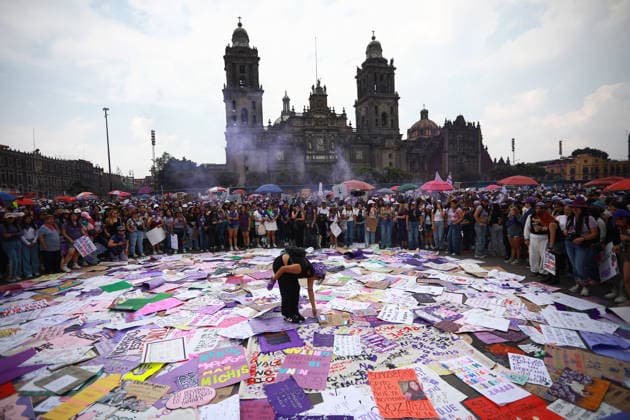 News Bilder des Tages #2 Demonstration to mark International Women s Day in Mexico City MEXICO CITY, MEXICO - MARCH 08: Women take part in a demonstration to mark International Women s Day, in Mexico City, Mexico on March 08, 2026. Thousands of women gathered in different groups to demand women’s rights and protest against gender-based violence during International Women’s Day events in Mexico s capital, ending outside the National Palace. Daniel Cardenas Anadolu Mexico City Mexico. Editorial use only. Please get in touch for any other usage.  Copyright: x2026xAnadoluxDanielxCardenasx