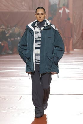 (260309) -- PARIS, March 9, 2026 -- A model presents a creation from the ready-to-wear Fall Winter 2026-2027 collections by Lacoste during the Paris Fashion Week in Paris, France, on March 8, 2026. (MeetEurope Handout via Xinhua) FRANCE-PARIS-FASHION WEEK-LACOSTE WuxHuiwo 