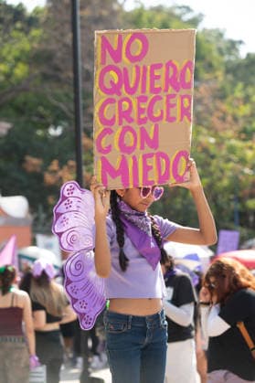 News Bilder des Tages #2 Mexico International Women™s Day A girl taking part during a demonstration in Queretaro to commemorate the International Women s Day to demand equality gender and women s rights. Thousands of women around the world are joining the global International Women s Day strike. on March 8, 2026 in Queretaro, Mexico. (Photo by Jose Carrera Eyepix Group) Copyright: xJosexCarrera xEyepixxGroupx JFC_08032026_177618