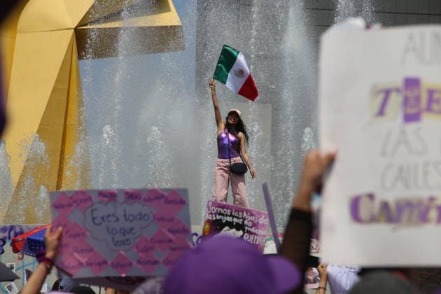 A woman lifts a Mexican flag during a rally for the International Women s Day commemoration demand stop femicides in mexico and women s rights. Thousands of women around the world join the global International Women s Day strike. on March 8, 2026 in Mexico City, Mexico. Mexico City Mexico - ZUMAe321 20260308_zia_e321_058 Copyright: xBrendaxCarrerax