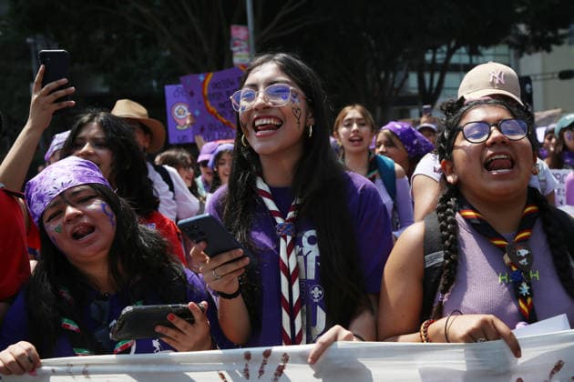 Women taking part during a rally for the International Women s Day commemoration demand stop femicides in mexico and women s rights. Thousands of women around the world join the global International Women s Day strike. on March 8, 2026 in Mexico City, Mexico. Mexico City Mexico - ZUMAe321 20260308_zia_e321_073 Copyright: xBrendaxCarrerax