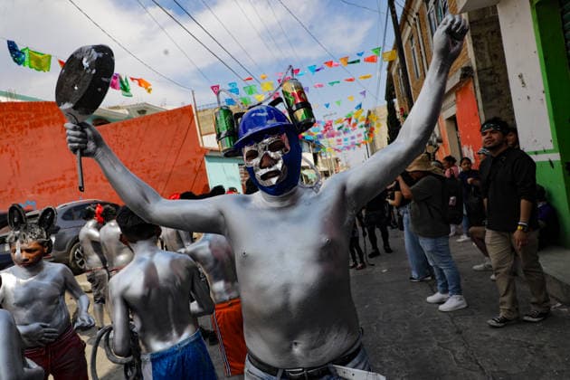 Traditional Xinacates Festival in San Nicolas de Los Ranchos An Inhabitant of San Nicolas de los Ranchos whit his body panted walking on the streets during the traditional Xinacates festival, also known as the Festival of the Painted, where they perform dances as an offering for the start of the crops and to obtain a good harvest in the municipality of San Nicolas de los Ranchos located on the slopes of the Popocatepetl volcano. on March 8, 2026 in San Nicolas de Los Ranchos, Mexico. (Photo by Ian Robles Eyepix Group) Copyright: xIanxRobles xEyepixxGroupx EL_08032026_177759JPEG