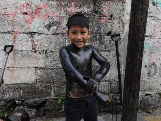 Traditional Xinacates Festival in San Nicolas de Los Ranchos A boy paints his body with oil and black colored powder during the traditional Xinacates festival, also known as the Festival of the Painted, where they perform dances as an offering for the start of the crops and to obtain a good harvest in the municipality of San Nicolas de los Ranchos located on the slopes of the Popocatepetl volcano. on March 8, 2026 in San Nicolas de Los Ranchos, Mexico. (Photo by Ian Robles Eyepix Group) Copyright: xIanxRobles xEyepixxGroupx EL_08032026_177746JPEG