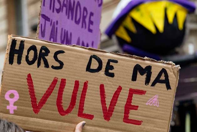 News Bilder des Tages #2 Women s Rights March - Toulouse A placard, Get out of my vagina. Demonstration on International Women s Rights Day and LGBTQIA+ Rights Day, in the procession of feminist associations and trade unions including the CGT, with slogans such as, Stop violence, Work to live, not survive, and , Our bodies belong to us. France, Toulouse, March 8, 2026. Photo by Patricia Huchot-Boissier ABACAPRESS.COM Toulouse OCCITANIE France  Copyright: xHuchot-BoissierxPatricia ABACAx