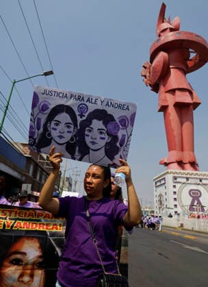 News Bilder des Tages #2 March 8, 2026, ChimalhuacaN, State Of Mexico, Mexico: A woman holds a banner as she marches from the statue of the Chimalli Warrior to the municipal seat of Chimalhuacan in the State of Mexico, demanding justice and punishment for those responsible for the disappearances of women and victims of femicide, on the occasion of International Women s Day in Mexico. According to the United Nations, International Women s Day is commemorated in many countries around the world. When women from all continents, often separated by national borders and ethnic, linguistic, cultural, economic and political differences, come together on this day, they can contemplate a tradition of no less than ninety years of struggle for equality, justice, peace and dev - ZUMAs197 20260308_aaa_s197_495 Copyright: xGerardoxVieyrax