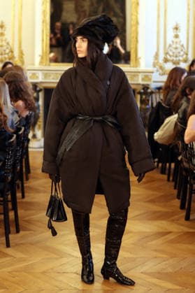 PFW - Magda Butrym Runway A model walks the runway during the Magda Butrym Womenswear Fall Winter 2026-2027 show as part of Paris Fashion Week on March 08, 2026 in Paris, France. Photo by Alain Gil Gonzalez ABACAPRESS.COM Paris France  Copyright: xGonzalezxAlain-Gil ABACAx