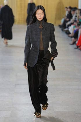 PFW - Akris Runway A model walks the runway during the Akris Womenswear Fall Winter 2026-2027 show as part of Paris Fashion Week on March 08, 2026 in Paris, France. Photo by Alain Gil Gonzalez ABACAPRESS.COM Paris France  Copyright: xGonzalezxAlain-Gil ABACAx