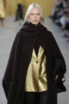 PFW - Akris Runway A model walks the runway during the Akris Womenswear Fall Winter 2026-2027 show as part of Paris Fashion Week on March 08, 2026 in Paris, France. Photo by Alain Gil Gonzalez ABACAPRESS.COM Paris France  Copyright: xGonzalezxAlain-Gil ABACAx