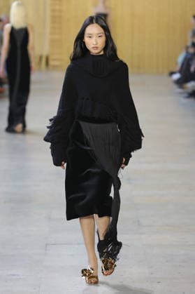 PFW - Akris Runway A model walks the runway during the Akris Womenswear Fall Winter 2026-2027 show as part of Paris Fashion Week on March 08, 2026 in Paris, France. Photo by Alain Gil Gonzalez ABACAPRESS.COM Paris France  Copyright: xGonzalezxAlain-Gil ABACAx