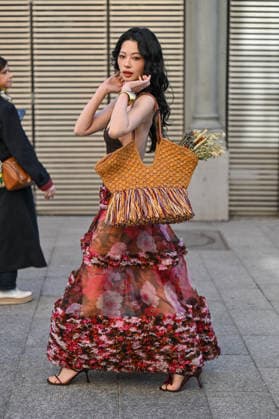 PFW Zimmermann Outside Arrivals Guest arriving at the Zimmermann show during Fashion Week in Paris, France on March 9, 2026. Photo by Julien Reynaud APS-Medias ABACAPRESS.COM Paris France  Copyright: xReynaudxJulien APS-Medias ABACAx