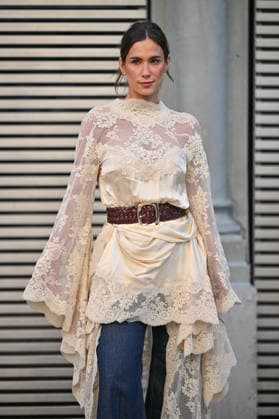 PFW Zimmermann Outside Arrivals Guest arriving at the Zimmermann show during Fashion Week in Paris, France on March 9, 2026. Photo by Julien Reynaud APS-Medias ABACAPRESS.COM Paris France  Copyright: xReynaudxJulien APS-Medias ABACAx