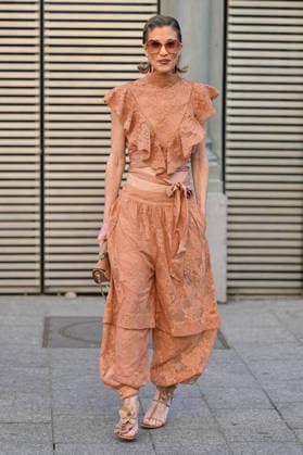 PFW Zimmermann Outside Arrivals Guest arriving at the Zimmermann show during Fashion Week in Paris, France on March 9, 2026. Photo by Julien Reynaud APS-Medias ABACAPRESS.COM Paris France  Copyright: xReynaudxJulien APS-Medias ABACAx