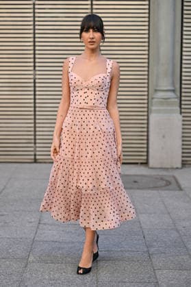 PFW Zimmermann Outside Arrivals Guest arriving at the Zimmermann show during Fashion Week in Paris, France on March 9, 2026. Photo by Julien Reynaud APS-Medias ABACAPRESS.COM Paris France  Copyright: xReynaudxJulien APS-Medias ABACAx