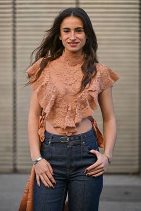 PFW Zimmermann Outside Arrivals Thais Alessandrin arriving at the Zimmermann show during Fashion Week in Paris, France on March 9, 2026. Photo by Julien Reynaud APS-Medias ABACAPRESS.COM Paris France  Copyright: xReynaudxJulien APS-Medias ABACAx