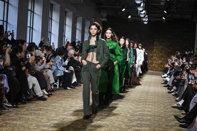 PFW - Shiatzy Chen Runway in Paris FA Models walk the runway for the Shiatzy Chen collection as part of Paris Fashion Week in Paris, on March 9, 2026. Photo by Firas Abdullah ABACAPRESS.COM Paris Ile-de-France France  Copyright: xAbdullahxFiras ABACAx