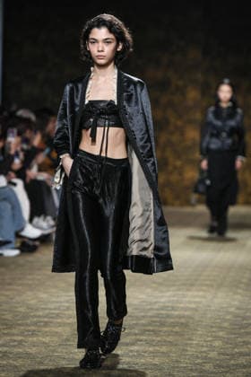 PFW - Shiatzy Chen Runway in Paris FA A model walks the runway for the Shiatzy Chen collection as part of Paris Fashion Week in Paris, on March 9, 2026. Photo by Firas Abdullah ABACAPRESS.COM Paris Ile-de-France France  Copyright: xAbdullahxFiras ABACAx