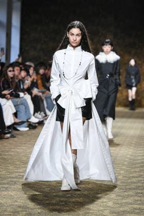 PFW - Shiatzy Chen Runway in Paris FA A model walks the runway for the Shiatzy Chen collection as part of Paris Fashion Week in Paris, on March 9, 2026. Photo by Firas Abdullah ABACAPRESS.COM Paris Ile-de-France France  Copyright: xAbdullahxFiras ABACAx