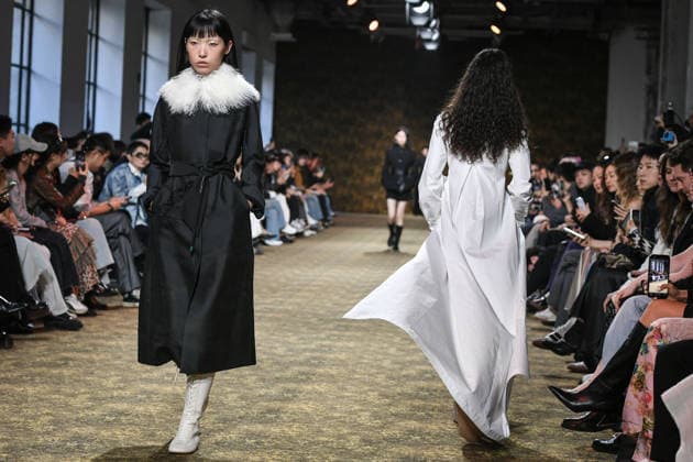 PFW - Shiatzy Chen Runway in Paris FA Models walk the runway for the Shiatzy Chen collection as part of Paris Fashion Week in Paris, on March 9, 2026. Photo by Firas Abdullah ABACAPRESS.COM Paris Ile-de-France France  Copyright: xAbdullahxFiras ABACAx