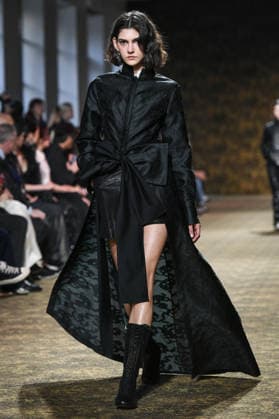 PFW - Shiatzy Chen Runway in Paris FA A model walks the runway for the Shiatzy Chen collection as part of Paris Fashion Week in Paris, on March 9, 2026. Photo by Firas Abdullah ABACAPRESS.COM Paris Ile-de-France France  Copyright: xAbdullahxFiras ABACAx