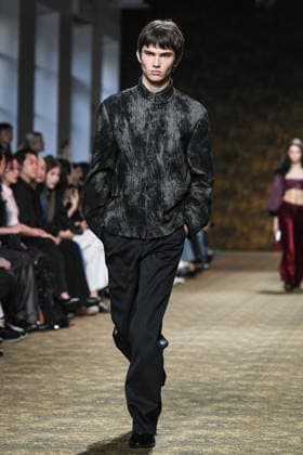PFW - Shiatzy Chen Runway in Paris FA A model walks the runway for the Shiatzy Chen collection as part of Paris Fashion Week in Paris, on March 9, 2026. Photo by Firas Abdullah ABACAPRESS.COM Paris Ile-de-France France  Copyright: xAbdullahxFiras ABACAx