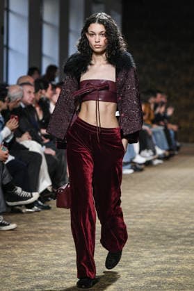 PFW - Shiatzy Chen Runway in Paris FA A model walks the runway for the Shiatzy Chen collection as part of Paris Fashion Week in Paris, on March 9, 2026. Photo by Firas Abdullah ABACAPRESS.COM Paris Ile-de-France France  Copyright: xAbdullahxFiras ABACAx